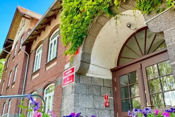 Dzień Chłopaka w SP1 Piechowice: krawat zwalnia z pytania i kartkówki