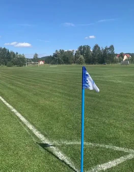 Piłkarska niedziela w Piechowicach: rezerwy i pierwsza drużyna Lechii w akcji