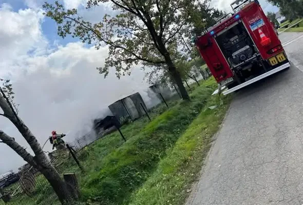 Pożar budynku gospodarczego w Rzędowicach — akcja strażaków
