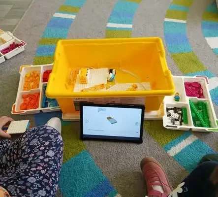 Robotyka w szkole: dzieci z klas II-IV i przedszkolaki konstruowały roboty z LEGO
