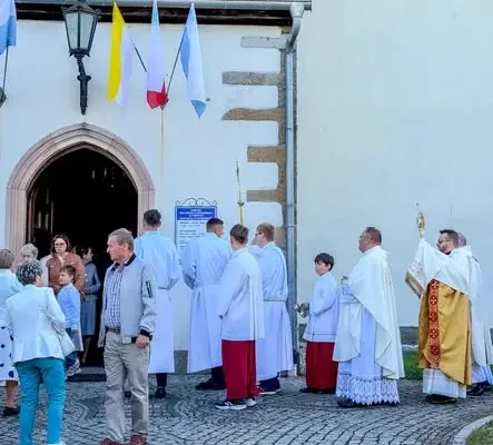 Czernica: święto parafii i dożynki połączyły mieszkańców przy wspólnym stole
