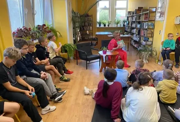 Jelenia Góra: Dzień Głośnego Czytania w SP3 z legendami karkonoskim