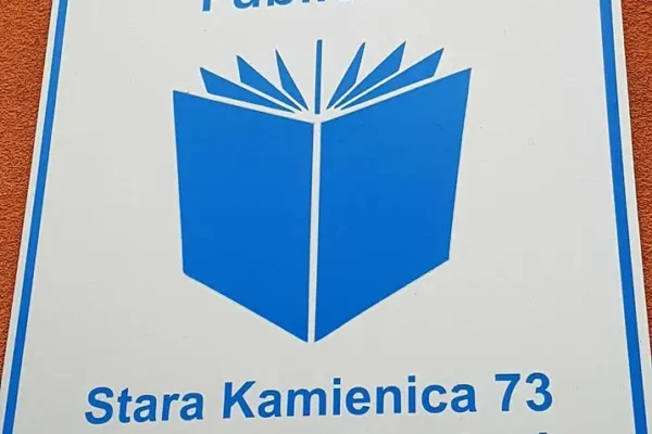 Jesienna oferta Gminnej Biblioteki Publicznej w Starej Kamienicy – nowości na chłodne wieczory