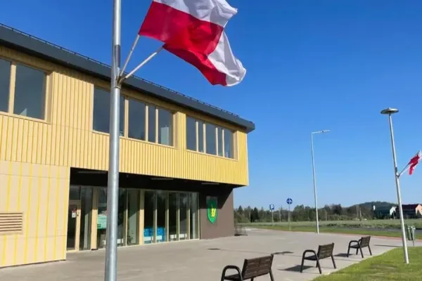 Jesienny kiermasz w SP Mysłakowice – ciasta i dekoracje rozeszły się w mig