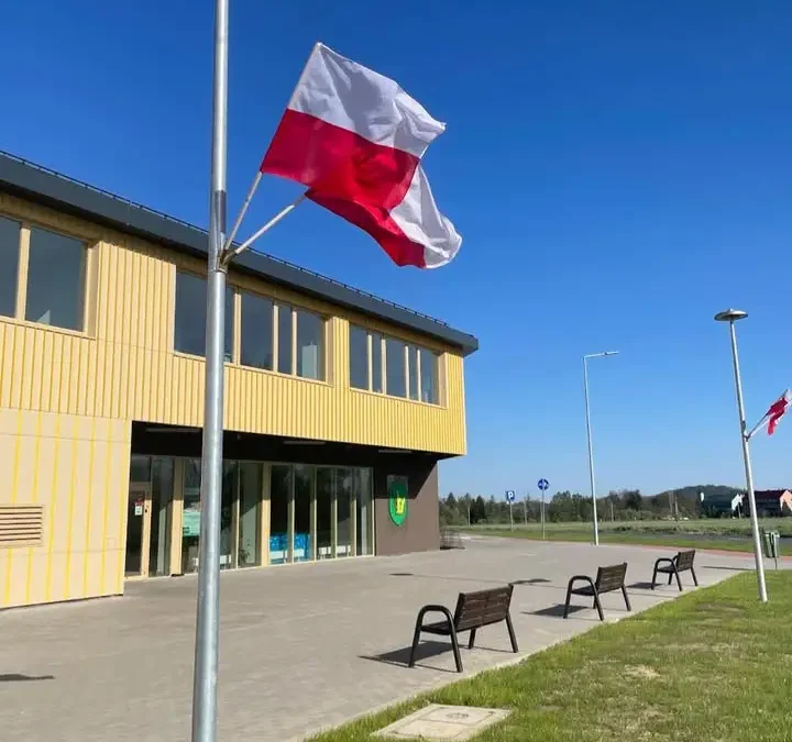 Jesienny kiermasz w SP Mysłakowice – ciasta i dekoracje rozeszły się w mig