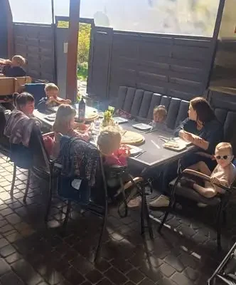 Dzień Chłopaka i Dziewczynki w Ożarowie – teatr, pizza i wspólna zabawa