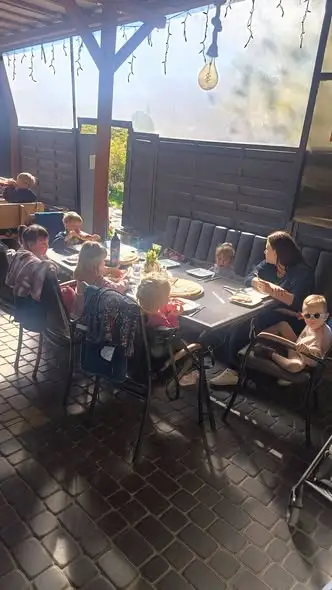 Dzień Chłopaka i Dziewczynki w Ożarowie – teatr, pizza i wspólna zabawa