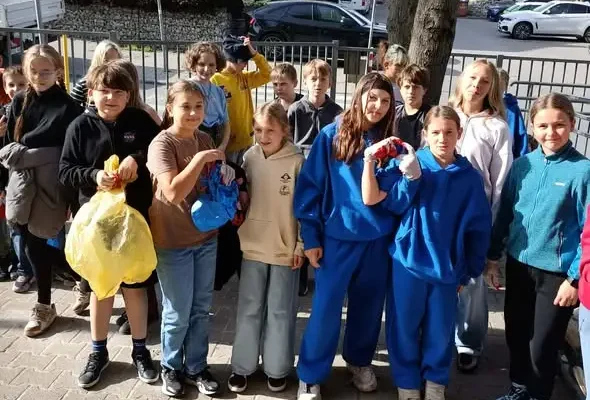 Uczniowie z Karpacza posprzątali okolicę. „Natura to nasz dom”