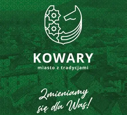 Nowa tabliczka przy wejściu do Punktu Informacji Turystycznej i Muzeum Przystanek Kowary