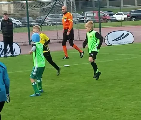 Młodzi piłkarze z Mysłakowic z medalami po turnieju DZPN Kids Tour