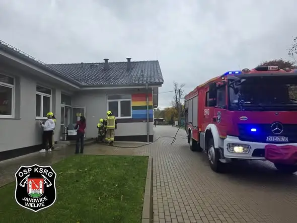 Ćwiczenia ewakuacyjne w szkole i przedszkolu w Janowicach Wielkich