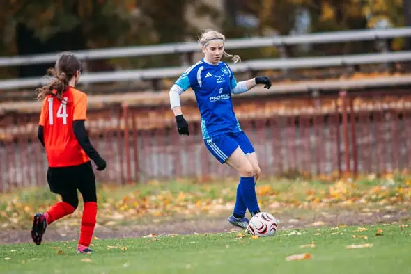 Piłkarki KSK Jelenia Góra bez punktów w starciu z UKS-em Bierutów