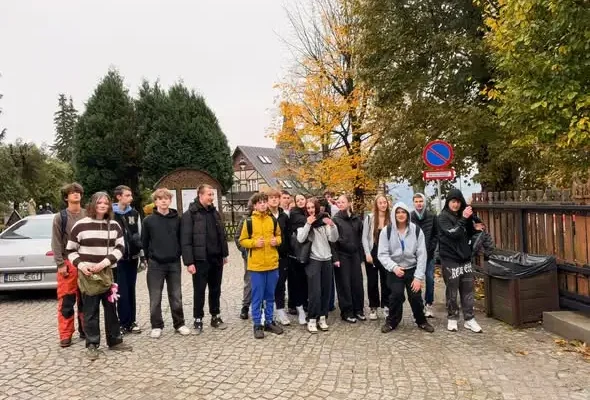 Klasa 1T z ZSP Karpacz na integracyjnej wycieczce po mieście