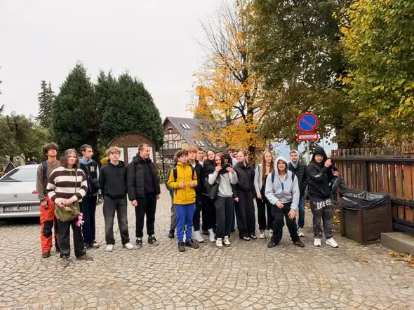 Klasa 1T z ZSP Karpacz na integracyjnej wycieczce po mieście