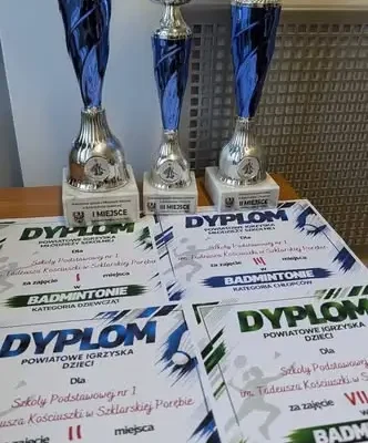 Powiatowe Igrzyska w Badmintonie: sukcesy drużyn szkolnych