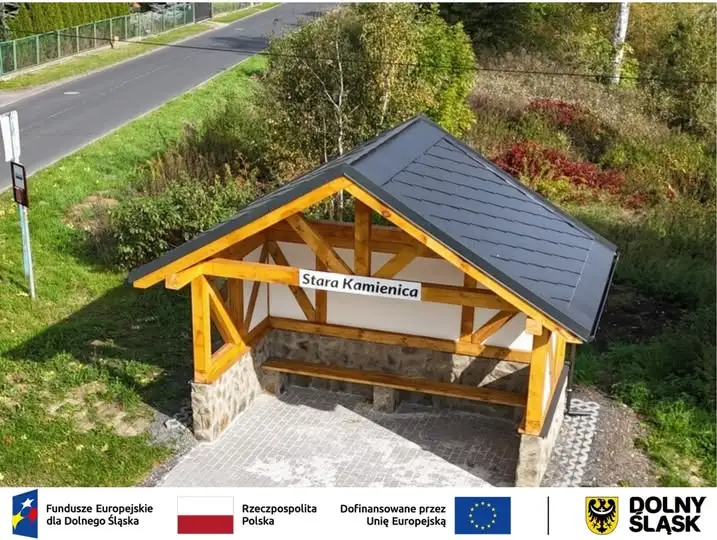 Gmina Stara Kamienica z nowymi wiatami przystankowymi. Inwestycja za blisko 880 tys. zł