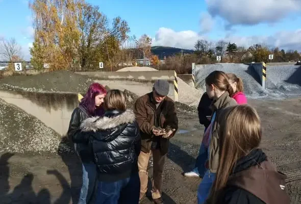 Uczniowie architektury krajobrazu z Jeleniej Góry odwiedzili skład budowlany Rembud