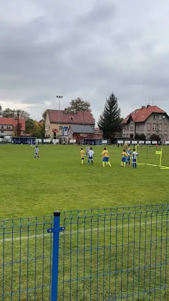 Młodzi piłkarze z Podgórzyna zagrali w turnieju żaków w Łomnicy