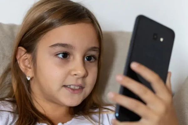 Kids Alert – darmowa aplikacja ostrzega rodziców przed zagrożeniami w internecie